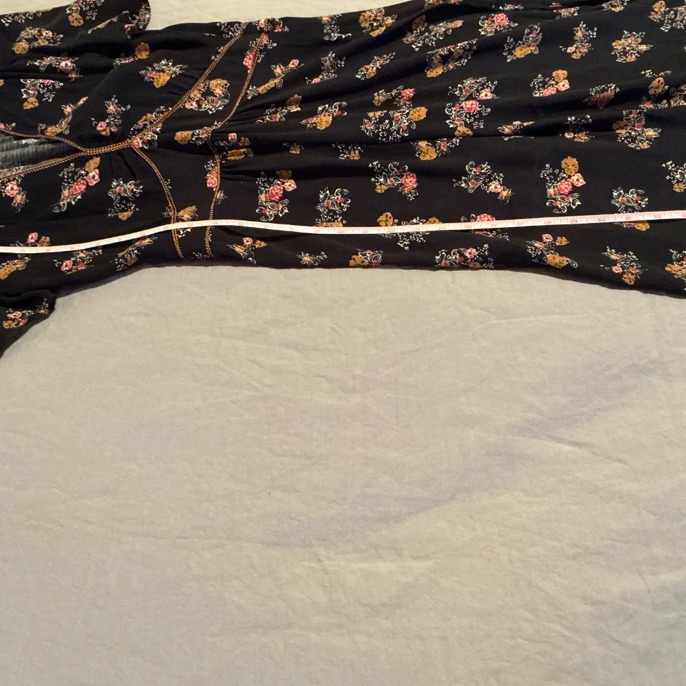 Sessun Jimama Dress, black with floral pattern. - Picture 6 of 12